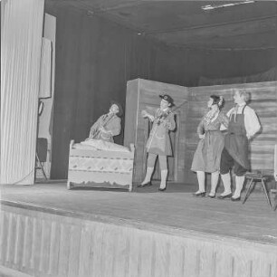 Szenenfoto aus dem Ballett "Die Abenteuer des Pumpot". Darbietung des Staatlichen Ensembles für sorbische Volkskultur
