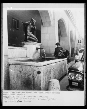 Brunnen vor dem Konservatorium