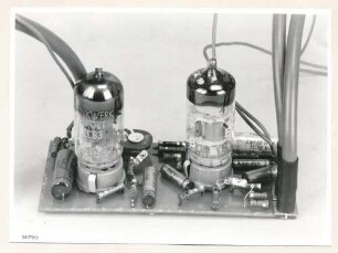 Markengeber FSK2, Bauelementeseite mit Röhren, Foto 1959