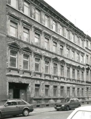 Leipzig-Lindenau, Helmholtzstraße 20. Wohnhaus. L. V. 19. Jh. Straßenansicht