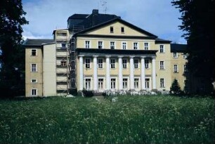 Schloss Ebersdorf, Gesamtansicht der Portalseite