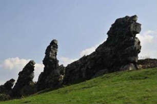 "Teufelsmauer" im Vorharzgebiet : Seit 1852 steht die "Teufelsmauer", eine bizarre Sandsteinformation im Vorharzgebiet, unter Naturschutz. Aufgenommen am 6. Mai 2013 beim Dorf Weddersleben (Thale). Foto Uwe Gerig