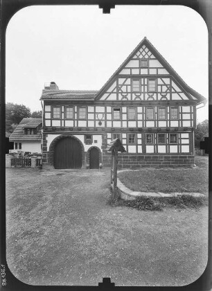 Suhl, An der Hasel 1. Gasthaus "Goldener Hirsch". Straßenfront