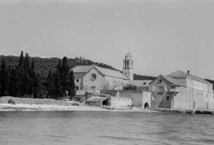 Franziskanerkloster in Korcula : Blick auf ein Franziskanerkloster auf der Insel Badija nahe Korcula.