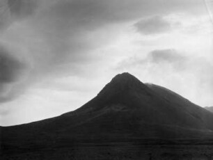 Kegelformen erloschener Vulkane im Norden Islands