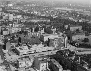 Luftaufnahme, Blick von Westen auf das Bürogebäude der Sparkasse der Stadt Berlin (West), ehemaliger Sitz. Berlin-Wilmersdorf, Bundesallee