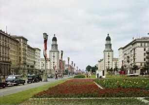Berlin. Karl-Marx-Allee (früher Stalin-Allee). Blick von der Frankfurter Allee