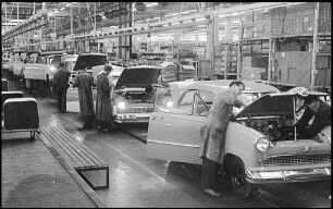 Köln, Niehl: Fordwerk, auf dem Montageband