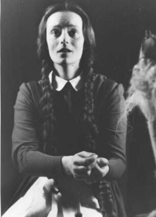 Hamburg. Portrait der deutschen Schauspielerin Gisela Mattishent (1919-1980), aufgenommen während einer Aufführung des "Urfaust" 1946 im Thalia-Theater