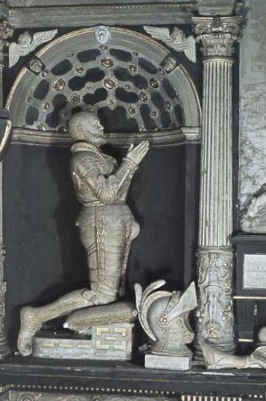 Epitaph des Herzogs Ernst des Bekenners und seiner Frau Sophia, Herzogin von Mecklenburg — Nische mit Figur des Herzogs Ernst des Bekenners