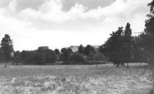 Hochkirch-Meschwitz. Blick zur ehem. Mühle (Bildmitte)