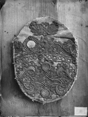Stickerei mit Ornament, Trachtenteil?