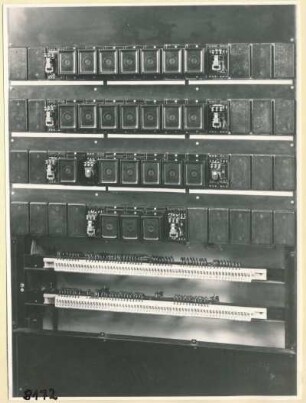Bewag-Fernsteuerung Schrank geöffnet Teilansicht 1; Foto 1953