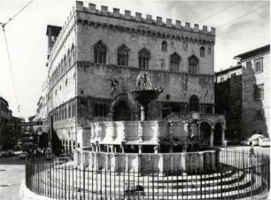 Domplatz in Perugia mit dem Fontana Maggiore
