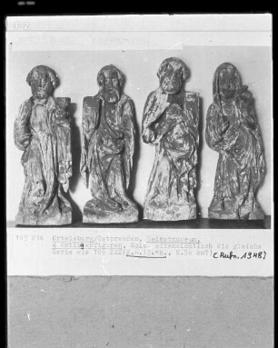 Die heiligen Maria Magdalena und Johannes (außen) und zwei Apostel