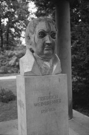 Denkmal für Friedrich Weinbrenner im Schlossgarten Verunreinigung der Büste