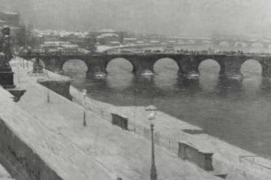 Die Augustusbrücke zu Dresden im Schnee