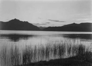 Lago Ascianghi bei Quoram : Blick über den Lago Ascianghi bei Quoram mit Bergen im Hintergrund