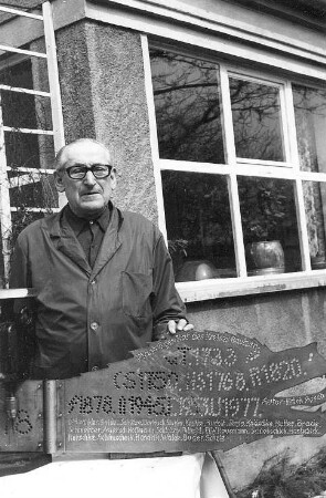 Neschwitz-Luga. Bockmühle, Wiederaufbau, Wetterfahne, Erich Pusch mit der Wetterfahne