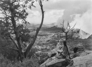 Hochland : Zwei bewaffnete Männer am Rand des in Eritrea gelegenen Teils des Hochlands von Abessinien