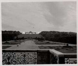 Wien, Schlosspark Schönbrunn, Blick zur Gloriette