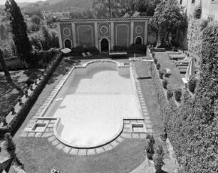 Schwimmbecken