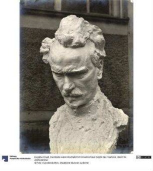 Die Büste Henri Rochefort im Innenhof des Dépôt des marbres