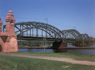 "Kostheimer Brücke" (Brückenanlage); Hochheim am Main, Am Main, Main, Eisenbahn