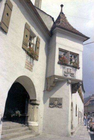 Marktredwitz: Eingang und Erker des Rathauses