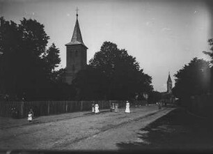 Guttentag : Guttentag (Dobrodzien/Polen). Kirchstraße, Blick nach Nordosten gegen evangelische Kirche und katholische Pfarrkirche Maria Magdalena