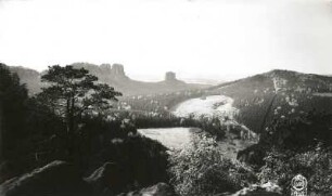 Sächsische Schweiz, Affensteine. Schrammsteingrat, Falkenstein und Hohe Liebe. Blick vom Massiv an der Brosinnadel nach Westsüdwest