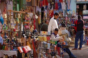 Luxor - Basarstraße : Basar in Luxor, aufgenommen 2006
