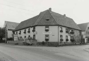Mobschatz, Bauernhof, Landhaus Hempel : Mobschatz (Kreis Meißen-Radebeul), Bauernhof, Dorfplatz 17, nach 1816, Eckansicht des Wohnhauses