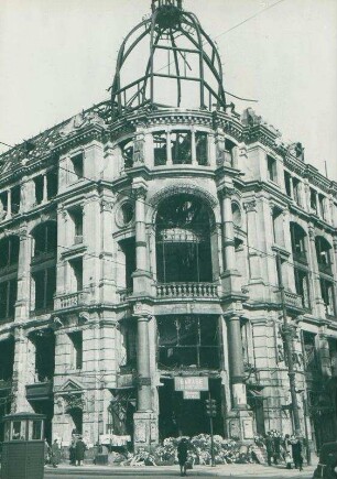 Friedrichstraße Ecke Leipziger Straße. Moka Efti