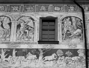 Sgraffiti mit mythologischen Szenen und Jagdszenen