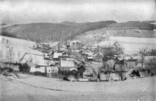 Schmalzgrubner Straße mit Försterhaus und Ziermann-Fabrik : li. alte Schmalzgrubner Straße mit Postberg, re. Bartzsch-Fabrik (Ferdinand Meyer)