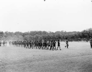 Rom. Schülergruppe in Uniform
