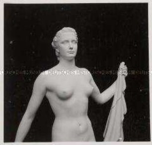 Paris, Bildhauer Professor Arno Breker, Ausstellung, Figur "Schreitende" (Teilaufnahme)