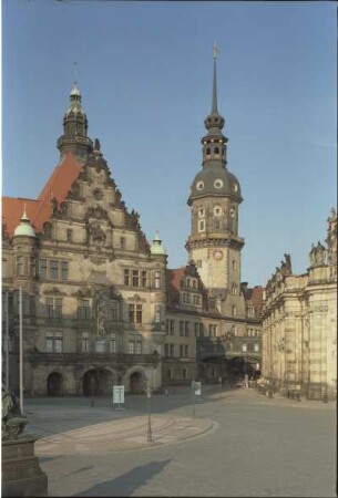 Georgentor und Hausmannsturm : Dresden, Blick von der Brühlschen Terrasse nach Südwesten über den Schloßplatz auf das Residenzschloss mit Georgenbau und Hausmannsturm