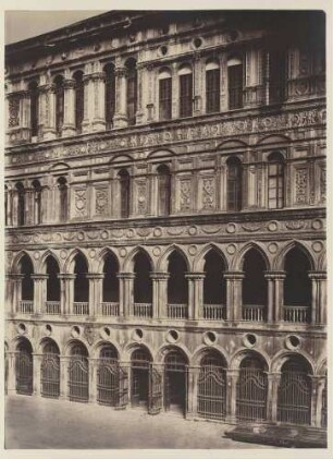"Palazzo ducale. Corte facciata della scala dei giganti".