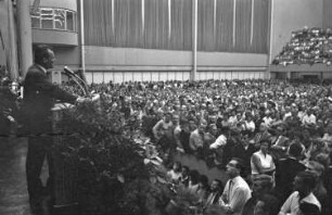 Freiburg: Stadthalle; Willy Brandt; spricht