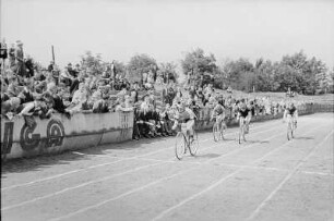 Dresden, Neustadt, Bärnsdorfer Straße, 1. Sportfest, Bühlau, 1. Schwimmfest des Kommunalen Sportes, 5.August 1945