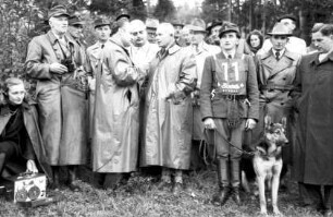 Epfenhofen: Rundfunkreportage SWF mit Herrn Schiel, mit Hund des Siegers