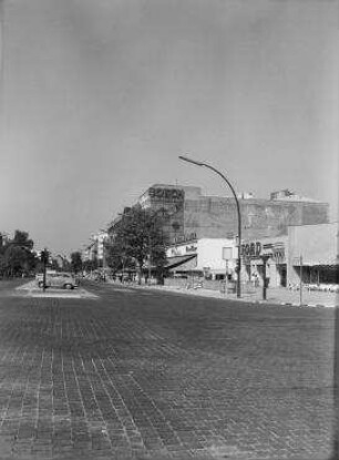 180° Panorama, Bild 3 von 8. Ansicht der Straßenkreuzung Kurfürstendamm, Joachimsthaler Straße mit Blick auf das Café Kranzler. Berlin-Charlottenburg, Kurfürstendamm