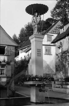 Sipplingen: Madonna unter dem Schirm auf Brunnen