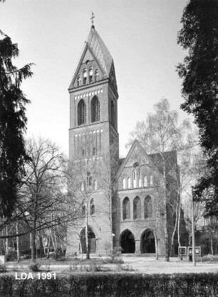 Kath. Herz-Jesu-Kirche mit Pfarr- und Gemeindehaus; Berlin, Steglitz-Zehlendorf