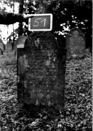 Grabstein 51 [Nir S. 54 Nr. 5.02]
