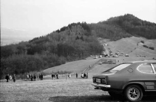 Vogtsburg: Reitturnier, Autos an den Hängen und Publikum