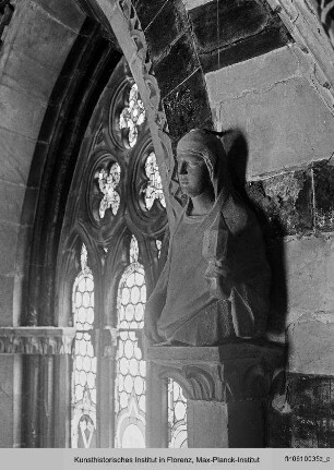 Heiligenbüsten zu Seiten der Obergadenfenster : Halbfiguren im Chor : Weibliche Halbfigur (Maria-Magdalena?)