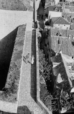 Reisefotos Kroatien. Dubrovnik (Ragusa). Blick von einem Befestigungsturm auf die Dächer der Altstadt